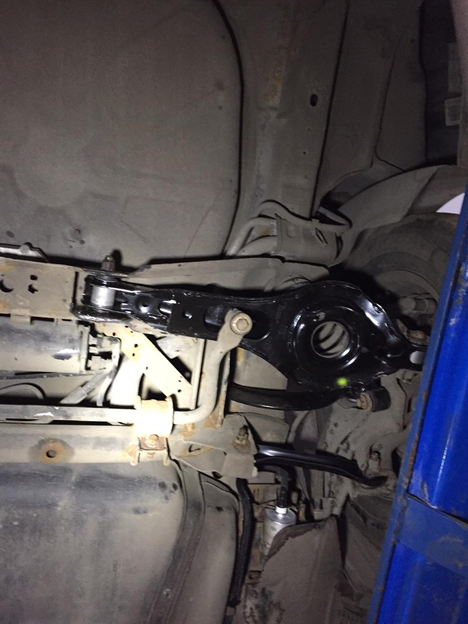 замена заднего поперечного рычага вольво